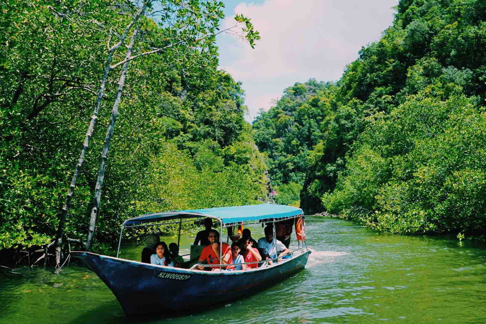 How to Tie An Anchor Rope To A Pontoon Boat
