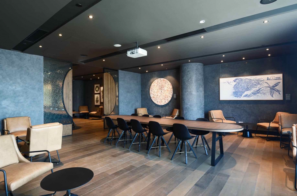 Starbucks Jewel Changi Airport Largest Flagship With Local Surprises