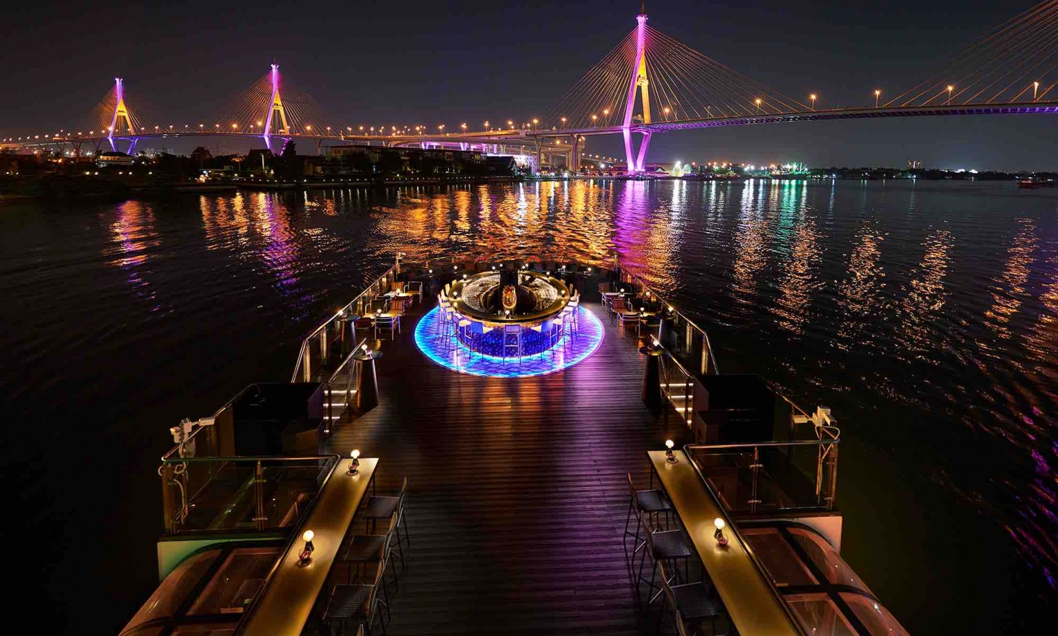 Banyan Tree Bangkok Saffron Cruise Awardwinning Cuisine On River